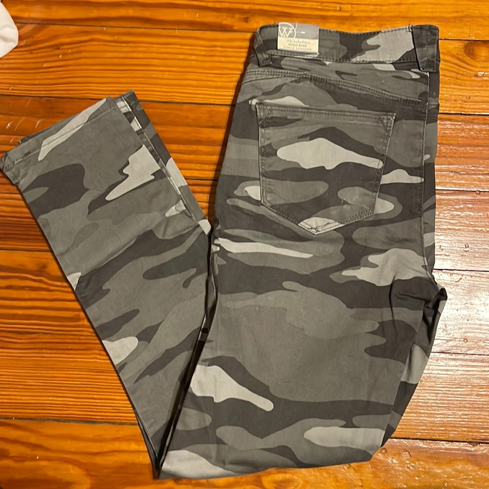 Wit & Wisdom Camo Cropped pant